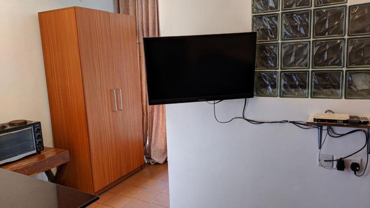 A Lovely Studio Apartment With Gym And Pool Access Dár Al-Szalám Kültér fotó