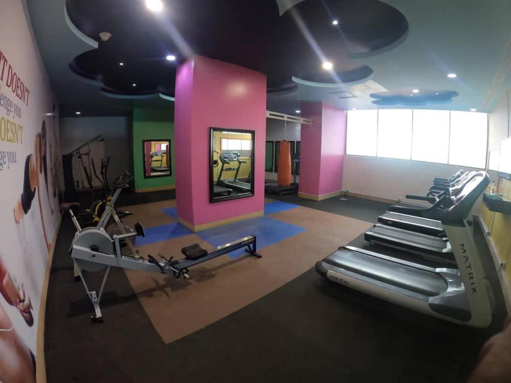 A Lovely Studio Apartment With Gym And Pool Access Dár Al-Szalám Kültér fotó